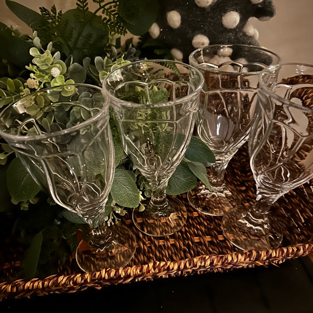 Nora Taki, sweet swirl wine glasses, set of four
